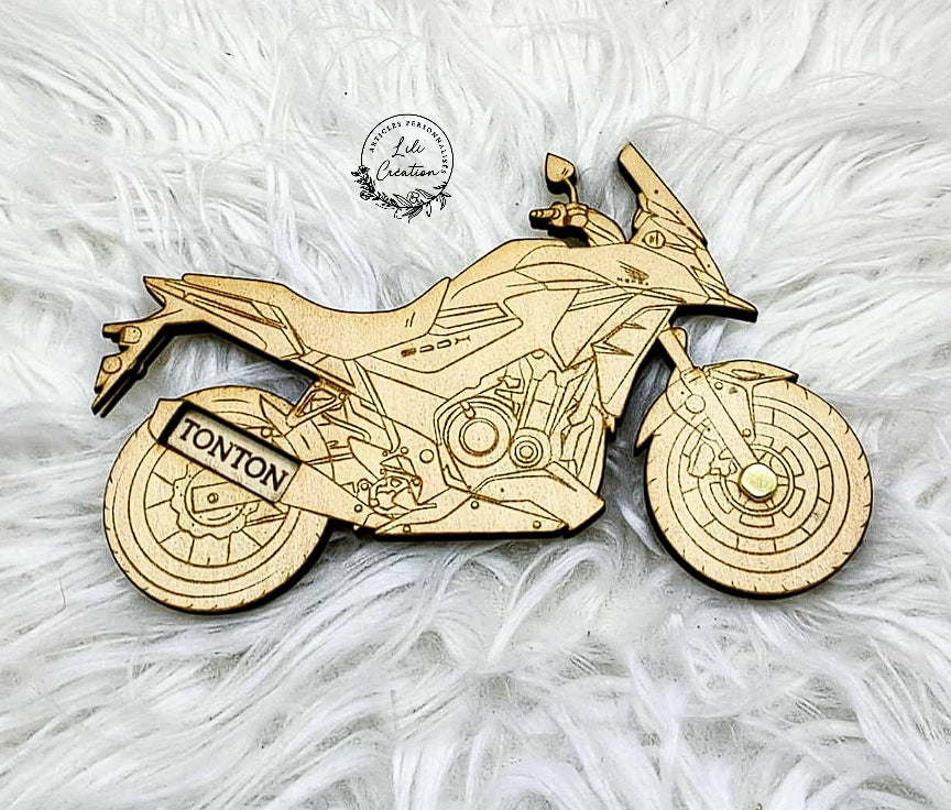Moto en Bois Personnalisée pour Demande