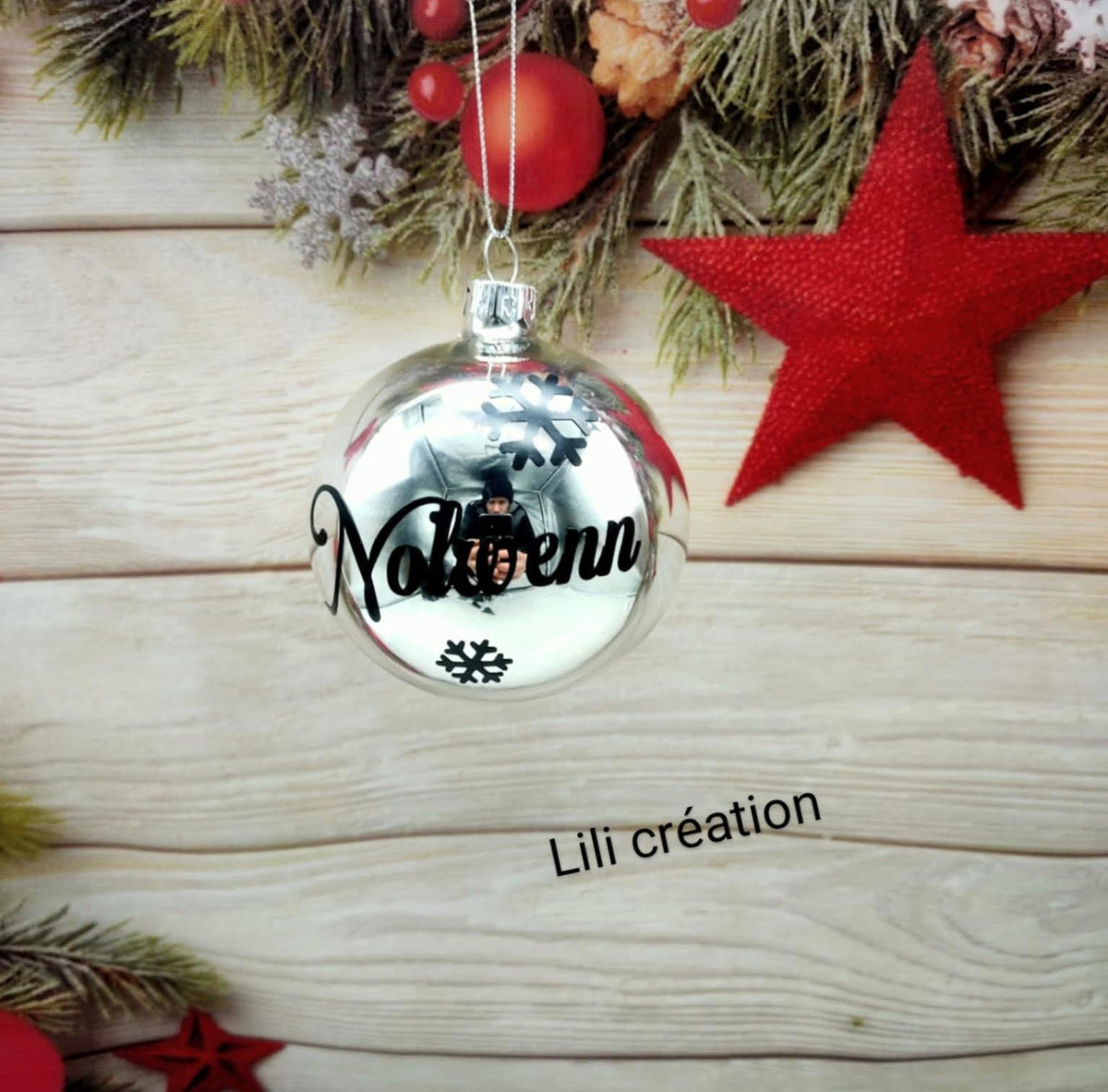 Boules de Noël personnalisation avec autocollants