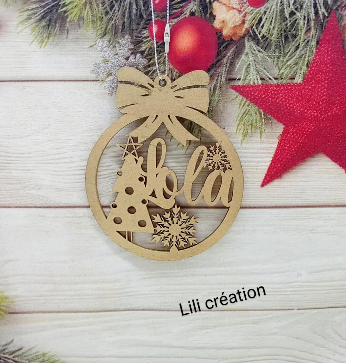 Boule de Noël avec prénom dorée