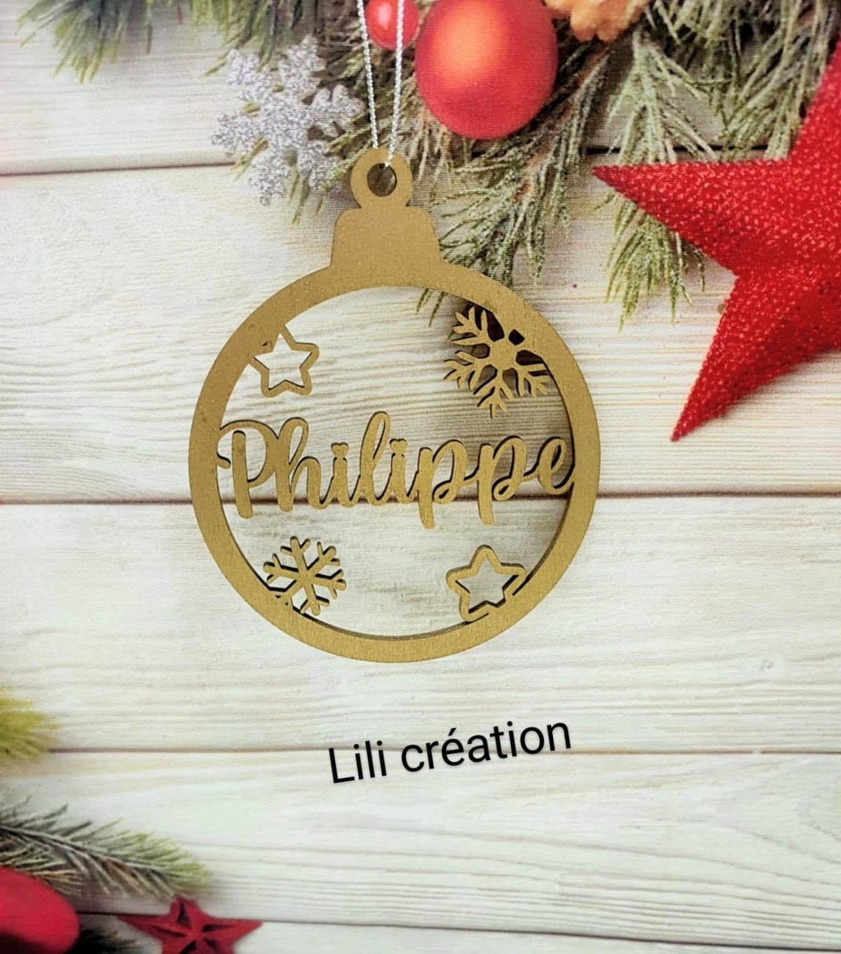 Boule de Noël avec prénom dorée
