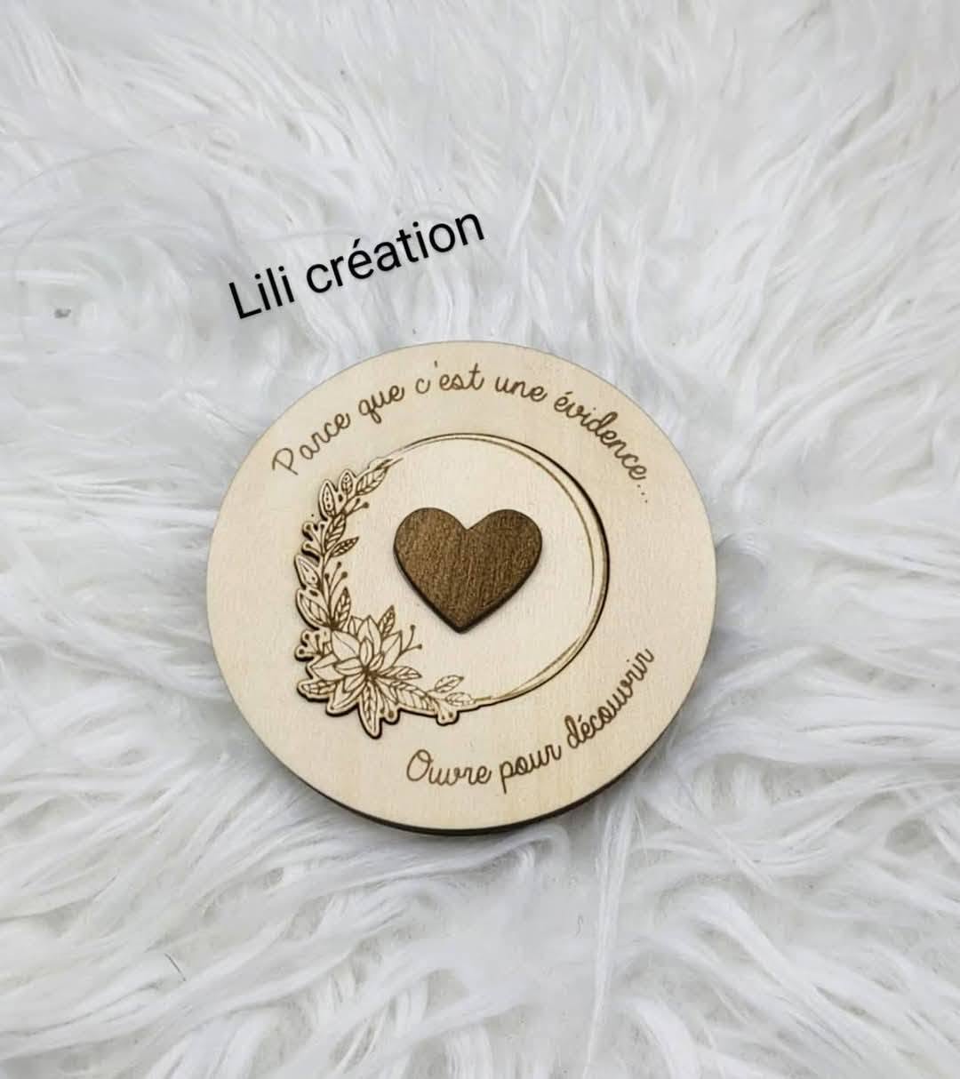 Porte-clés ou magnet "Demande spéciale" avec boîte surprise