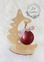 Sapin de Noël en bois avec boule en verre personnalisé