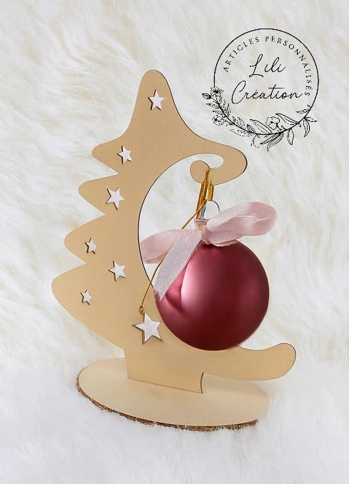 Sapin de Noël en bois avec boule en verre personnalisé