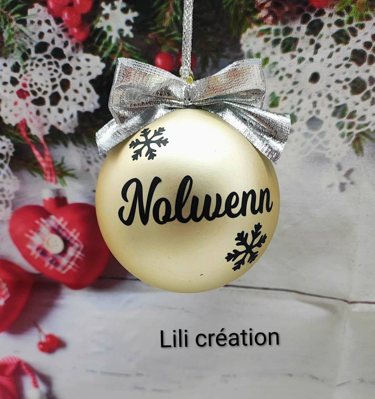 Boules de Noël personnalisation avec autocollants