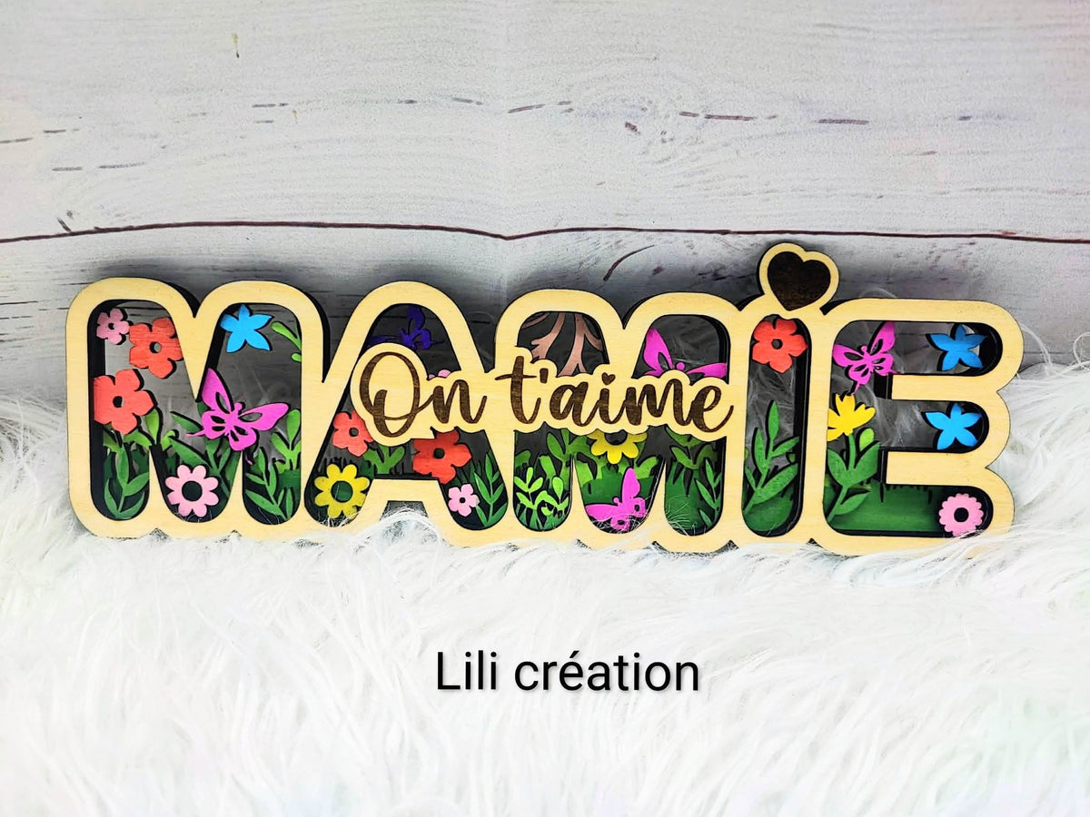 Mot décoratif en bois personnalisé - Modèle Papillons et Fleurs