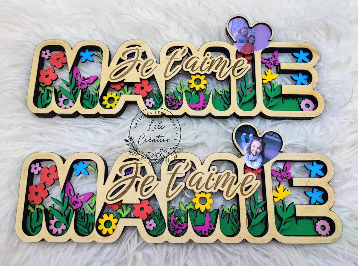 Mot décoratif en bois personnalisé - Modèle Papillons et Fleurs