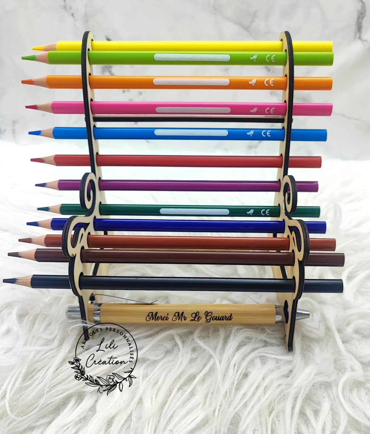 Rangement à crayons personnalisé en forme de banc