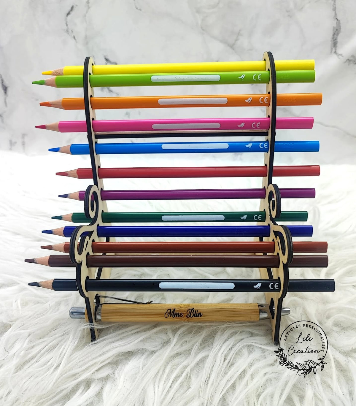 Rangement à crayons personnalisé en forme de banc