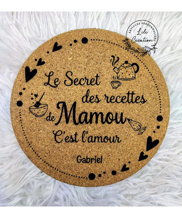 Dessous de plat personnalisé en liège | " Le secret des recettes de Mamie / Maman / Marraine / Nounou / Tata... c’est l’amour "