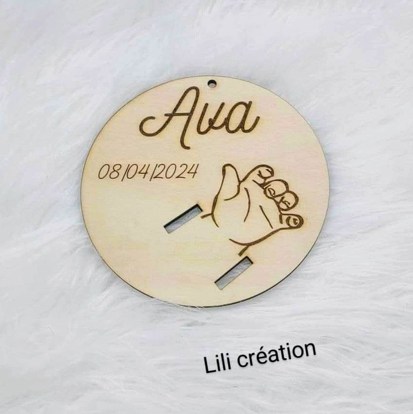 Médaillon porte-bracelet de naissance personnalisé 🤍