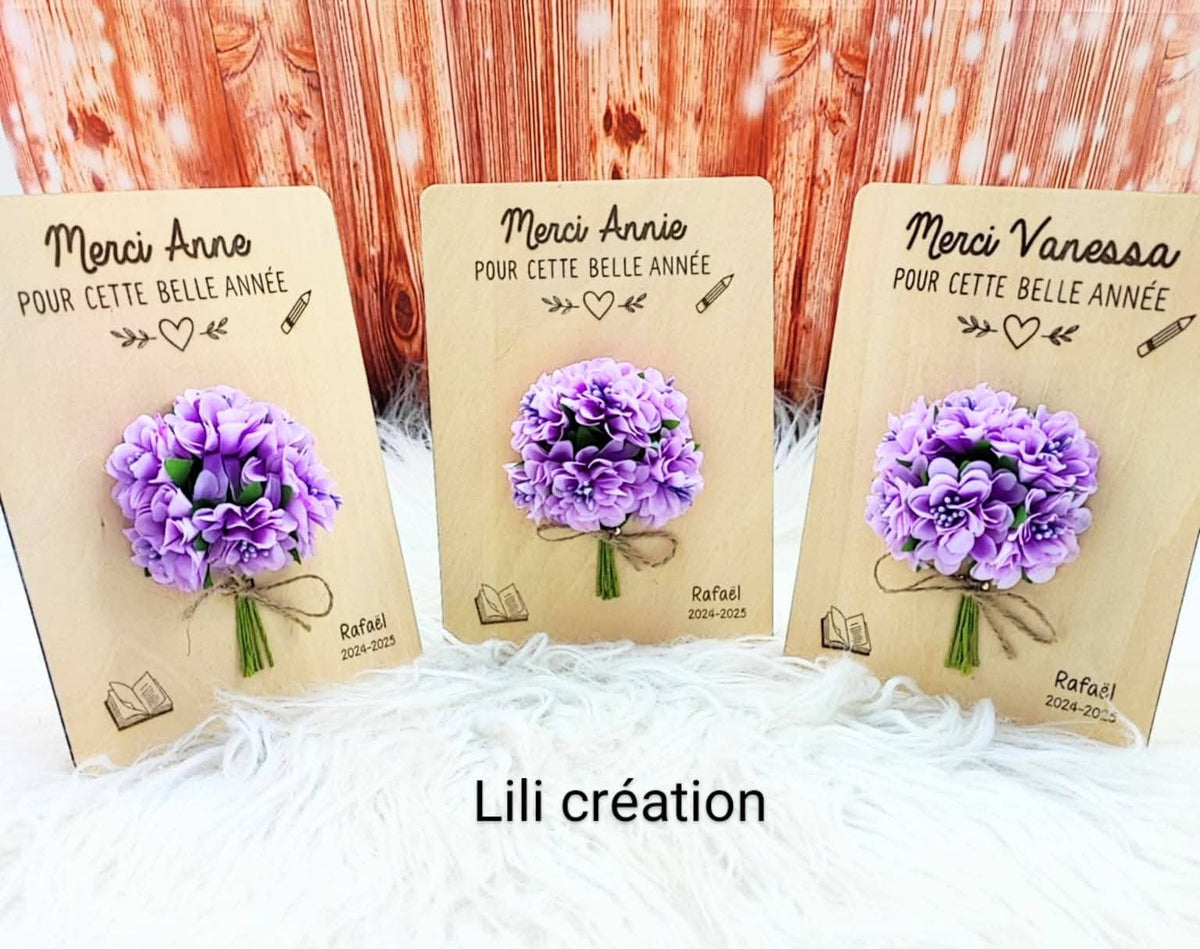 Bouquet sur planche en bois avec support