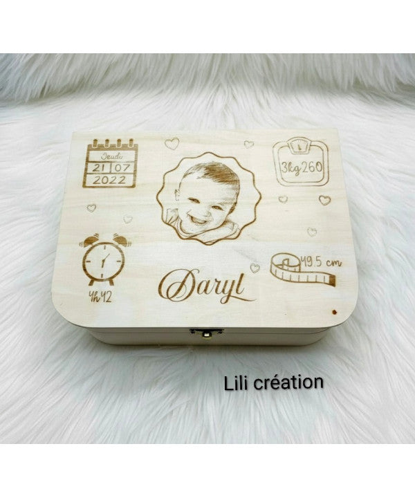 Valise en bois personnalisée – Souvenirs précieux de bébé