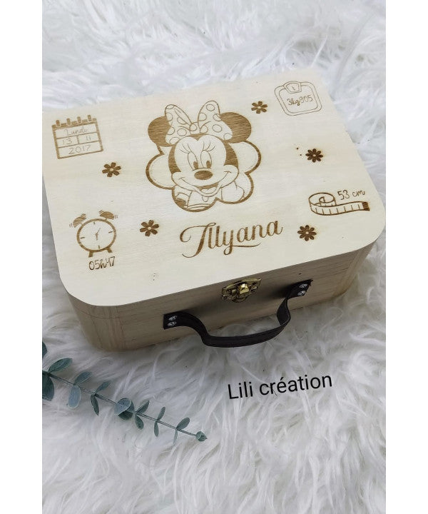 Valise en bois personnalisée – Souvenirs précieux de bébé